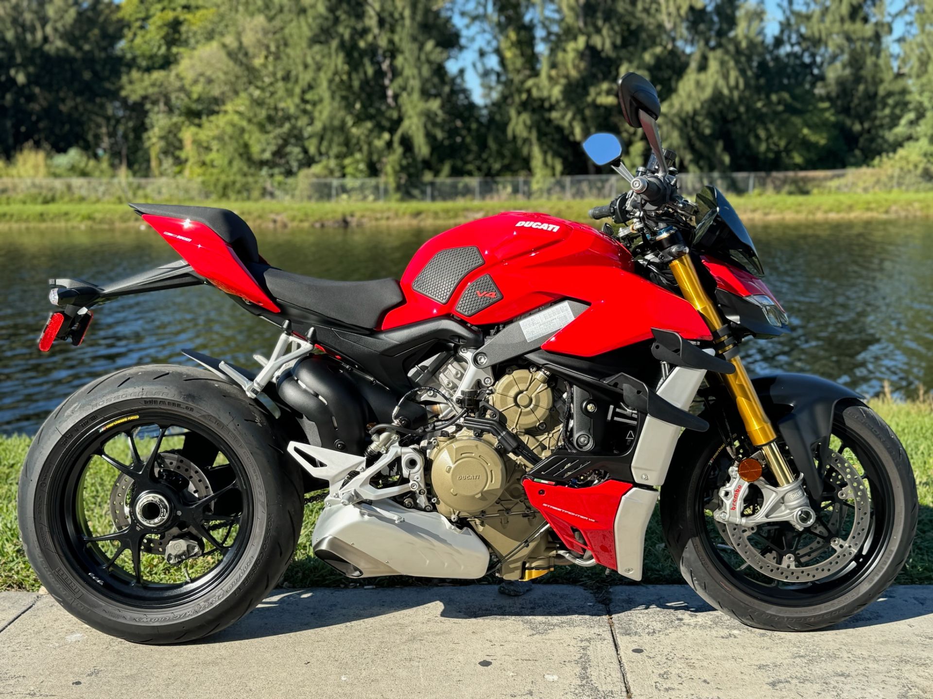 2022 Ducati Streetfighter V4 S in North Miami Beach, Florida - Photo 3