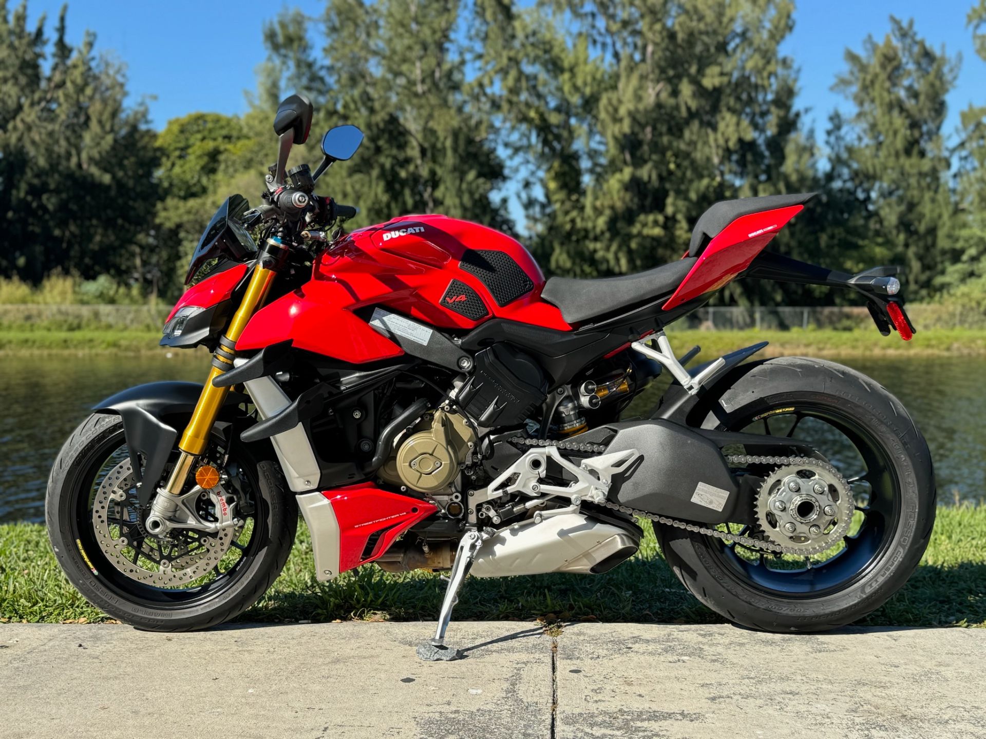2022 Ducati Streetfighter V4 S in North Miami Beach, Florida - Photo 13
