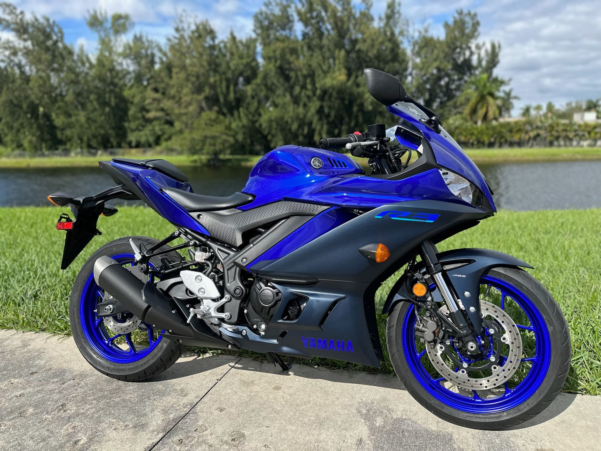 2023 Yamaha YZF-R3 ABS in North Miami Beach, Florida - Photo 1