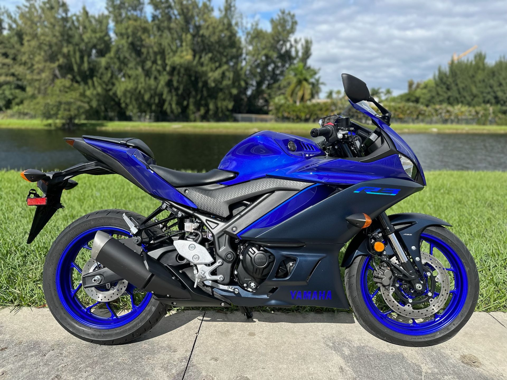 2023 Yamaha YZF-R3 ABS in North Miami Beach, Florida - Photo 3