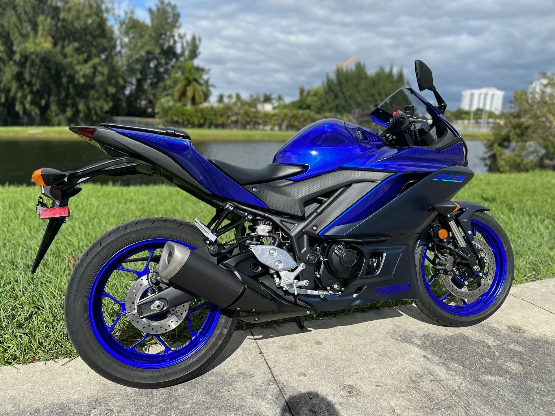 2023 Yamaha YZF-R3 ABS in North Miami Beach, Florida - Photo 4