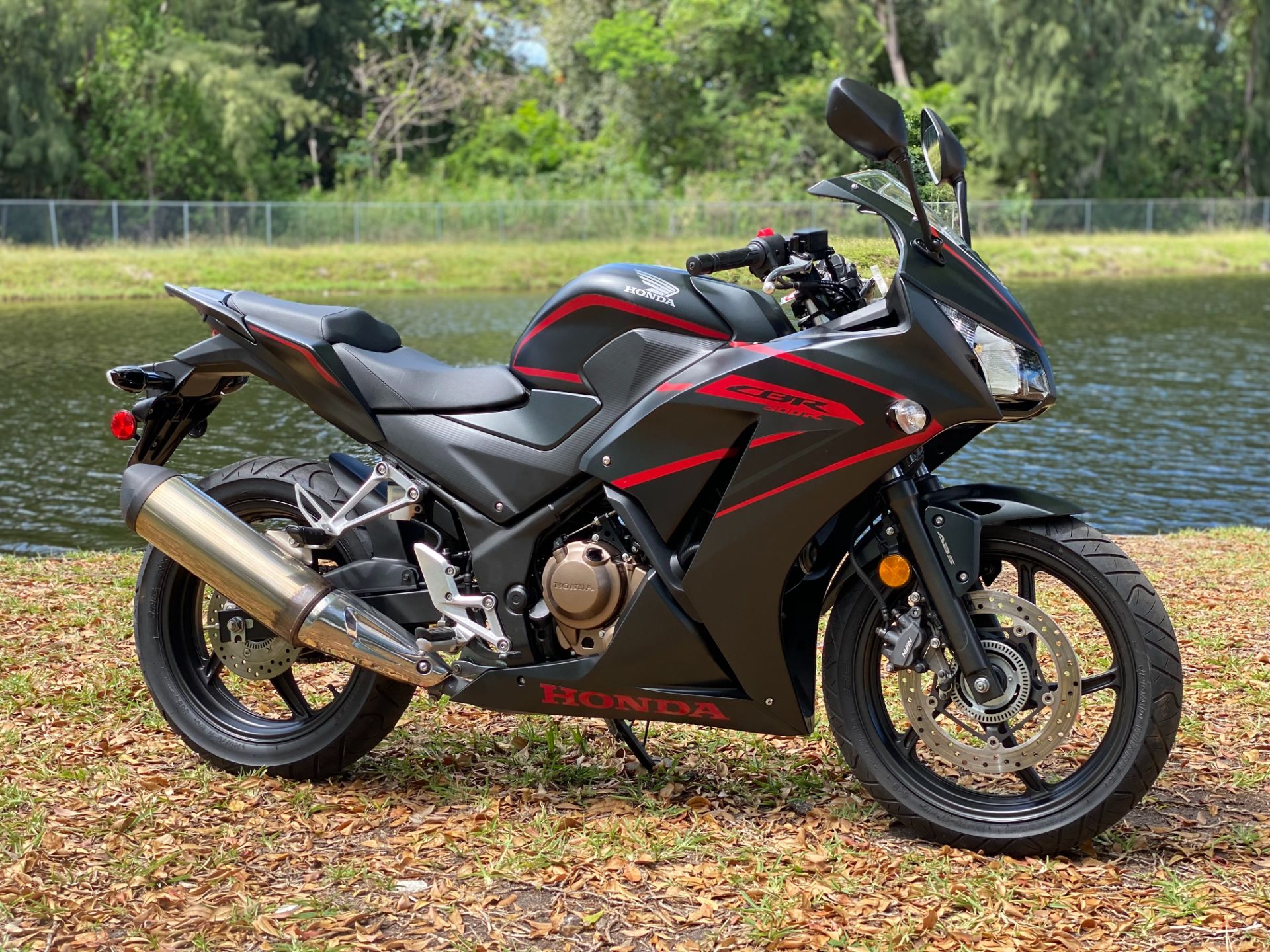 2019 Honda CBR300R ABS in North Miami Beach, Florida - Photo 4