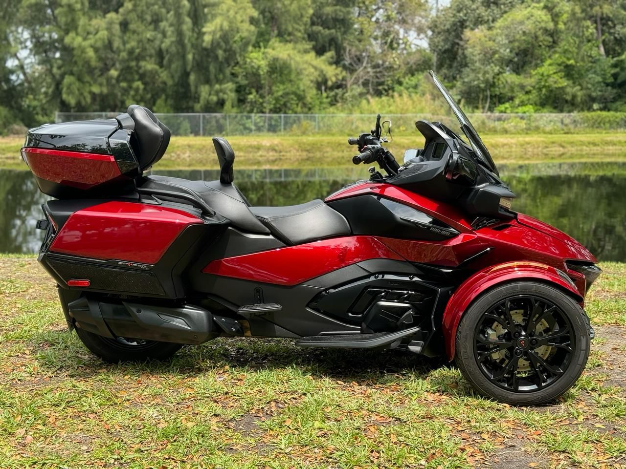 2022 Can-Am Spyder RT Limited in North Miami Beach, Florida - Photo 3