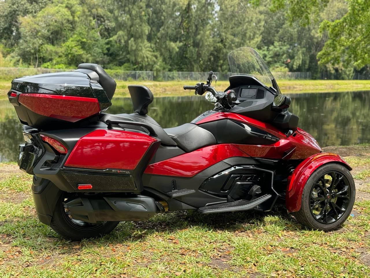 2022 Can-Am Spyder RT Limited in North Miami Beach, Florida - Photo 4