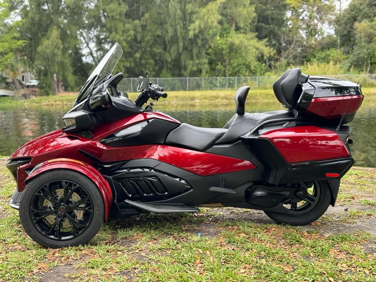 2022 Can-Am Spyder RT Limited in North Miami Beach, Florida - Photo 15