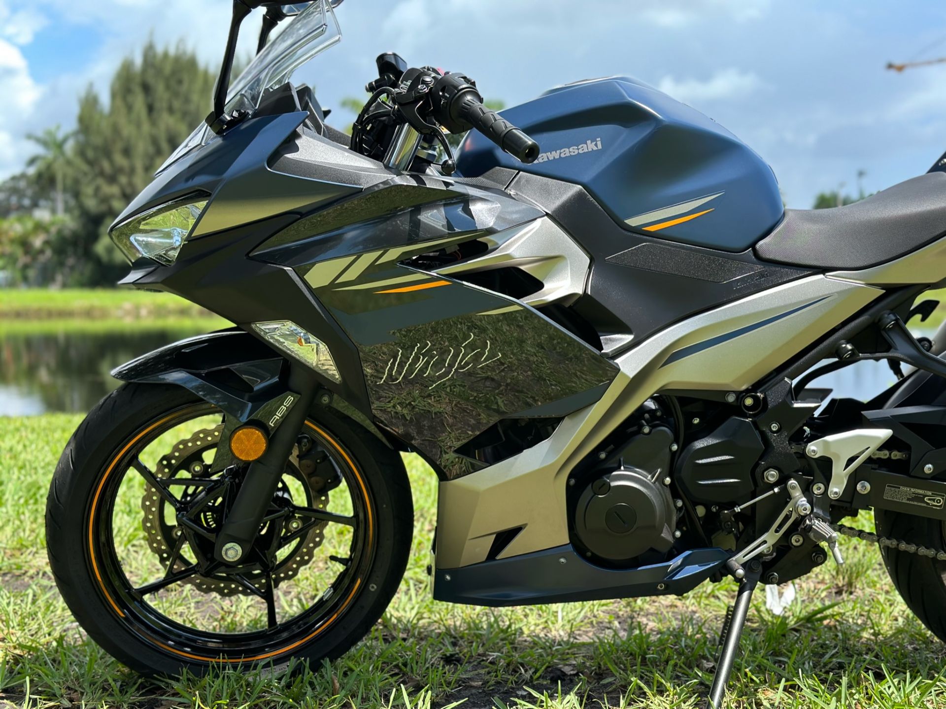 2023 Kawasaki Ninja 400 ABS in North Miami Beach, Florida - Photo 17