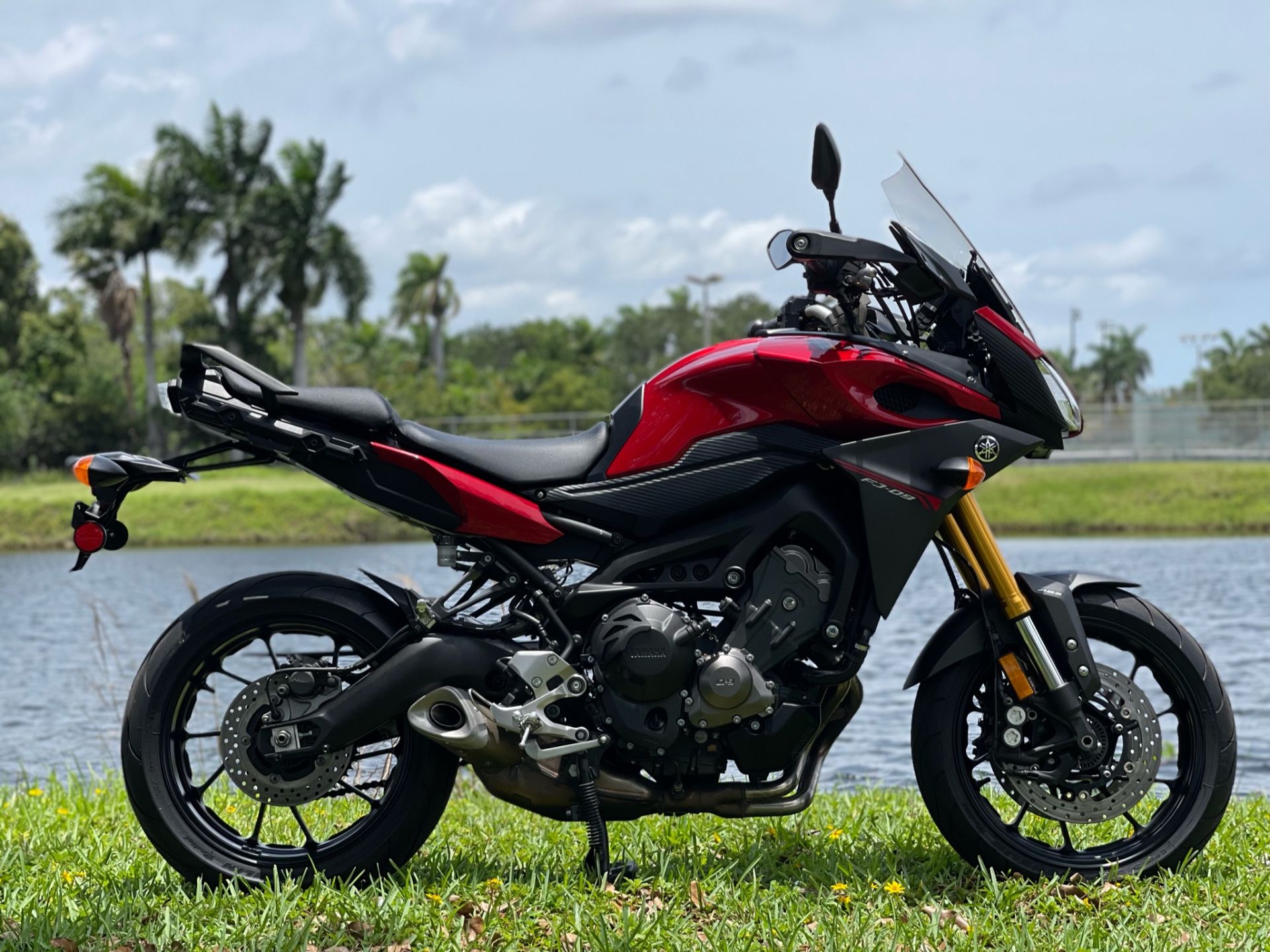 2015 Yamaha FJ-09 in North Miami Beach, Florida - Photo 2