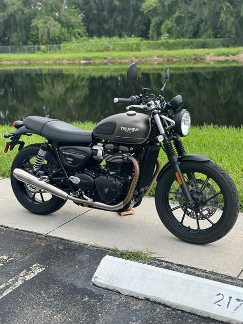 2022 Triumph Street Twin in North Miami Beach, Florida - Photo 2