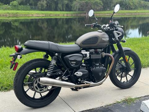 2022 Triumph Street Twin in North Miami Beach, Florida - Photo 4