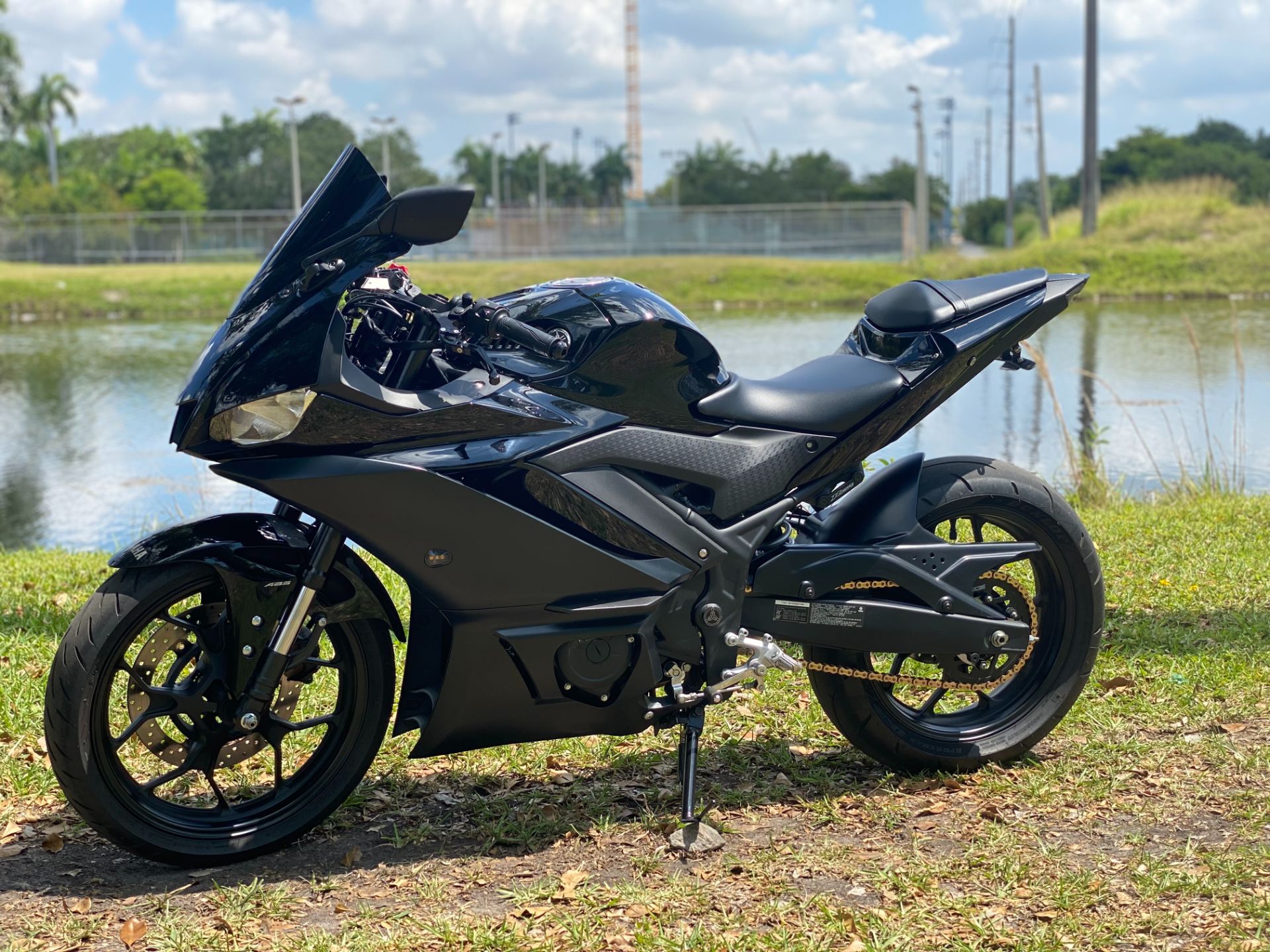 2022 Yamaha YZF-R3 ABS in North Miami Beach, Florida - Photo 13