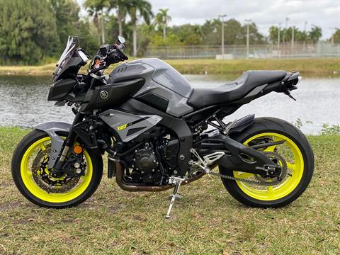 2017 Yamaha FZ-10 in North Miami Beach, Florida - Photo 17