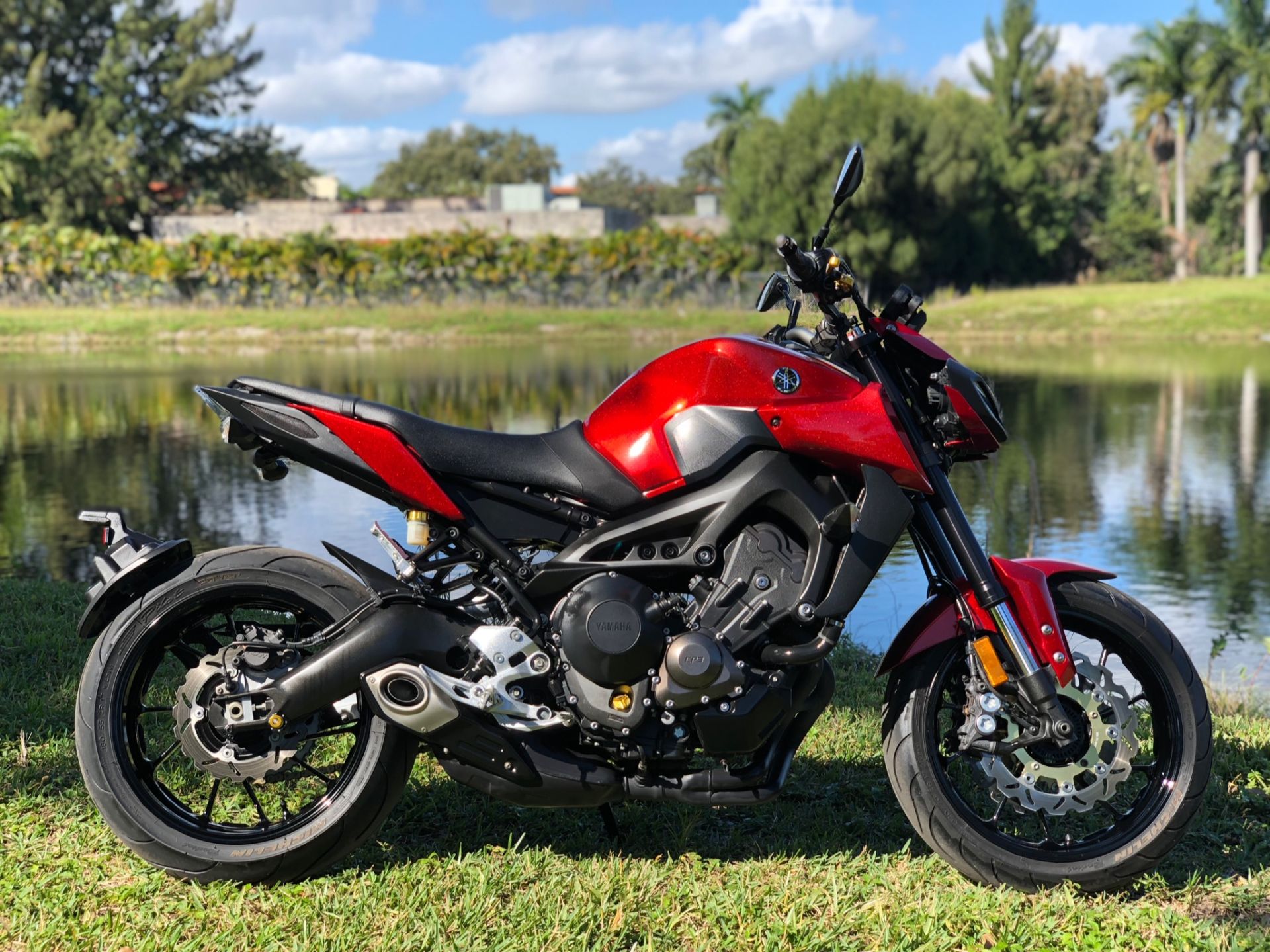 2017 Yamaha FZ-09 in North Miami Beach, Florida - Photo 3