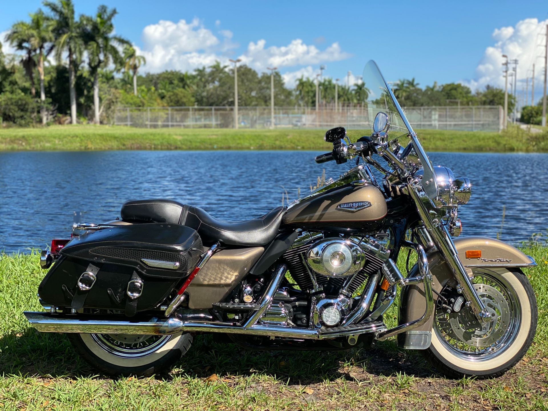 2005 Harley-Davidson FLHRCI Road King® Classic in North Miami Beach, Florida - Photo 3