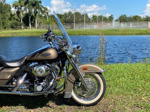 2005 Harley-Davidson FLHRCI Road King® Classic in North Miami Beach, Florida - Photo 6