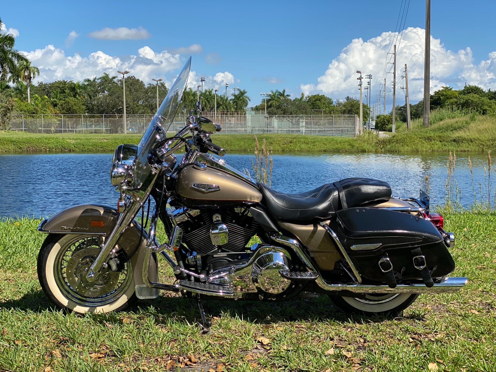 2005 Harley-Davidson FLHRCI Road King® Classic in North Miami Beach, Florida - Photo 19