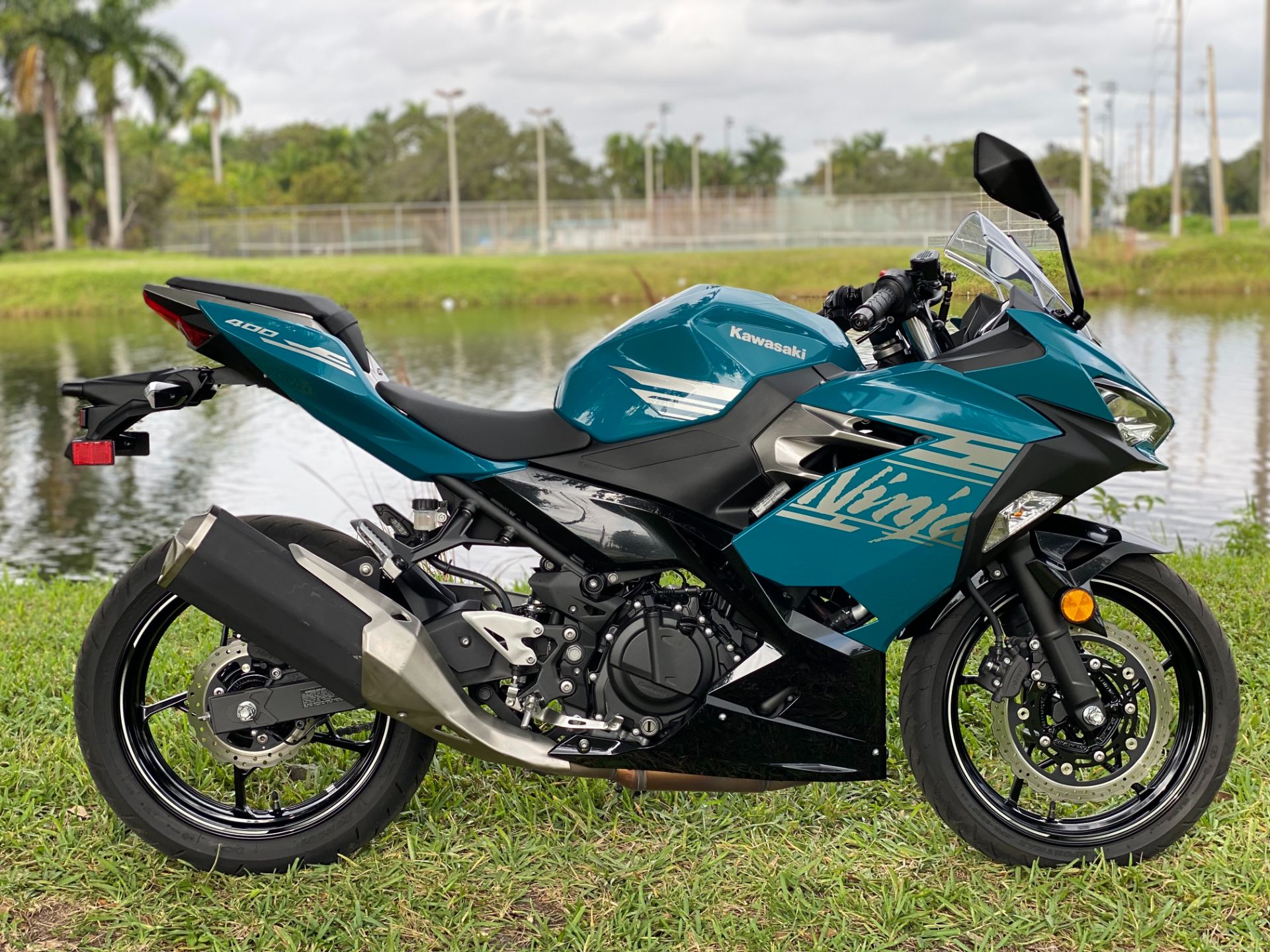 2021 Kawasaki Ninja 400 in North Miami Beach, Florida - Photo 3