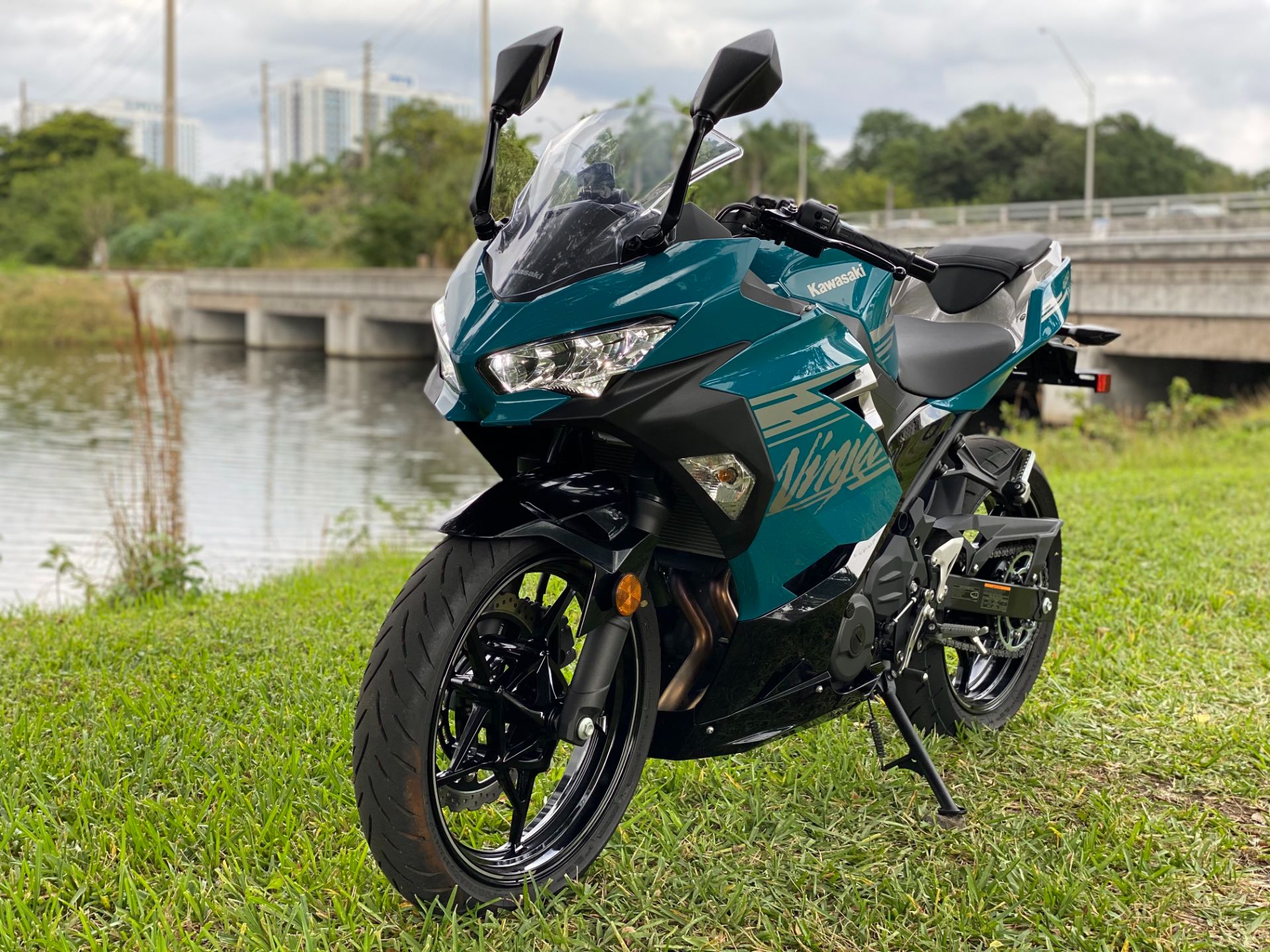 2021 Kawasaki Ninja 400 in North Miami Beach, Florida - Photo 17