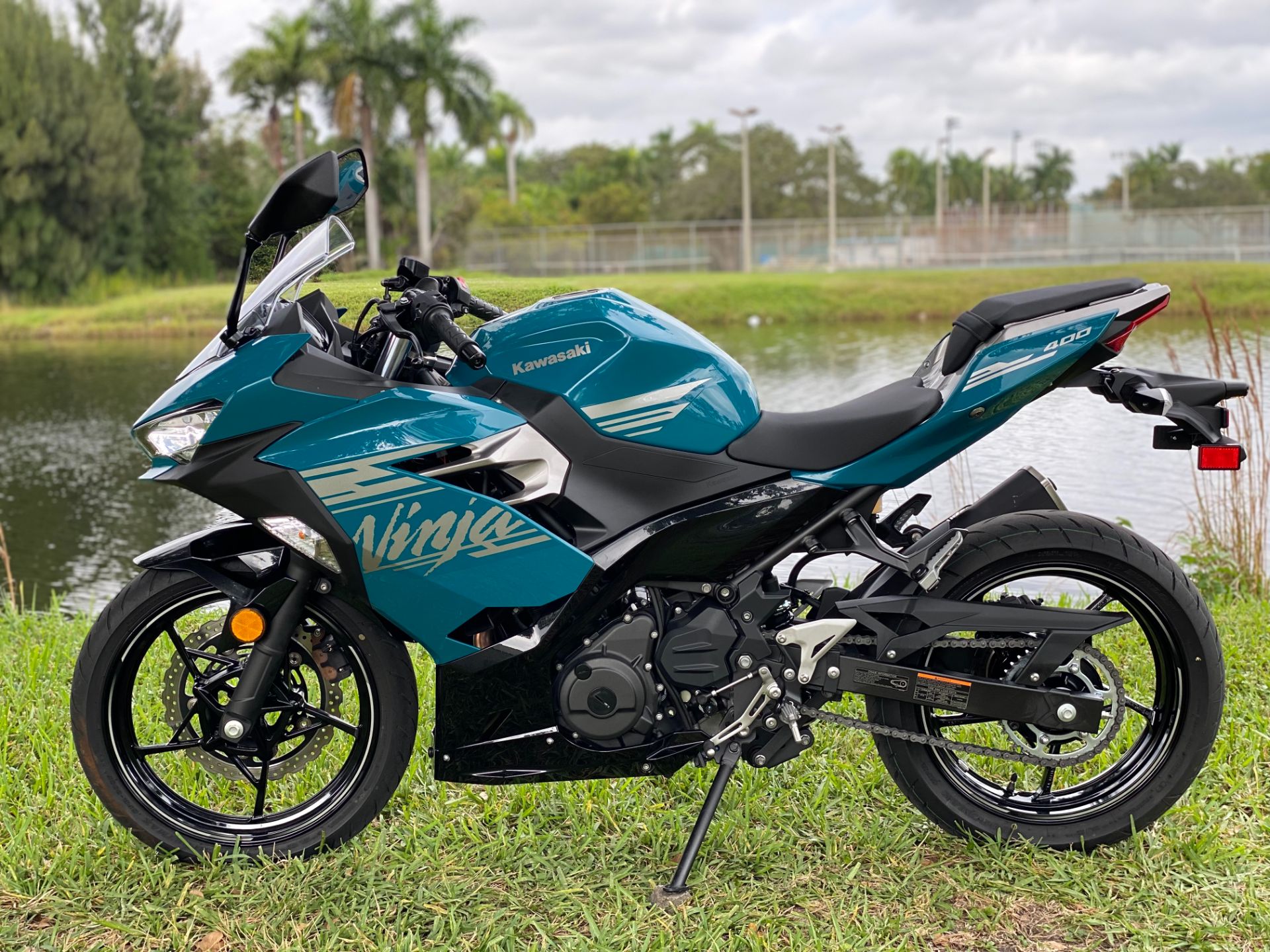 2021 Kawasaki Ninja 400 in North Miami Beach, Florida - Photo 18