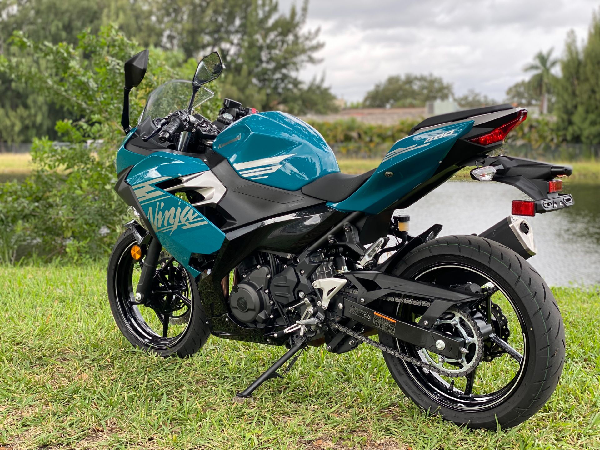 2021 Kawasaki Ninja 400 in North Miami Beach, Florida - Photo 19