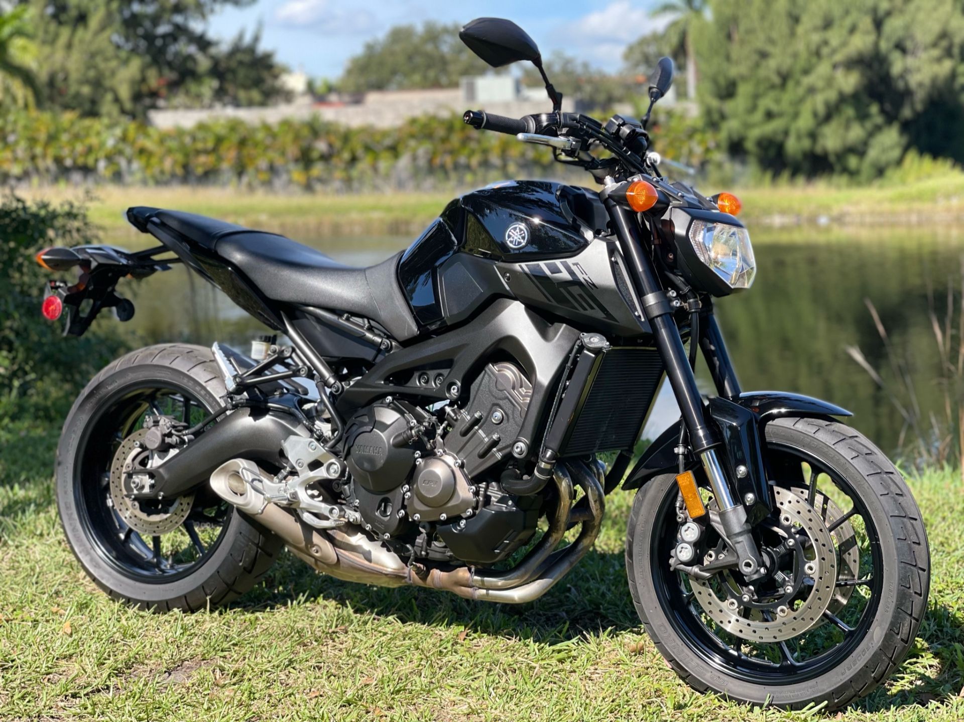 2016 Yamaha FZ-09 in North Miami Beach, Florida - Photo 1