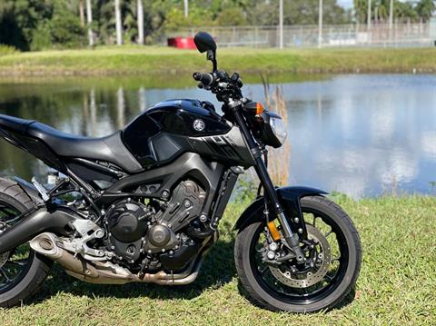 2016 Yamaha FZ-09 in North Miami Beach, Florida - Photo 6