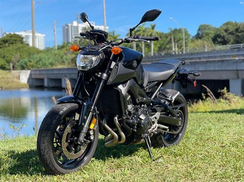 2016 Yamaha FZ-09 in North Miami Beach, Florida - Photo 18
