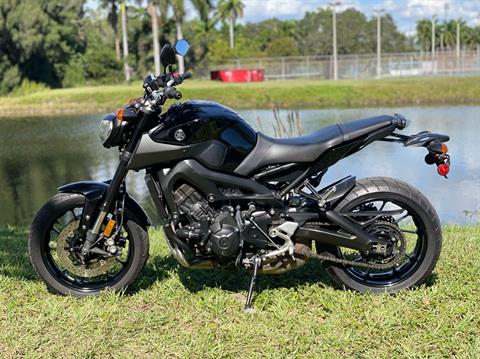 2016 Yamaha FZ-09 in North Miami Beach, Florida - Photo 19