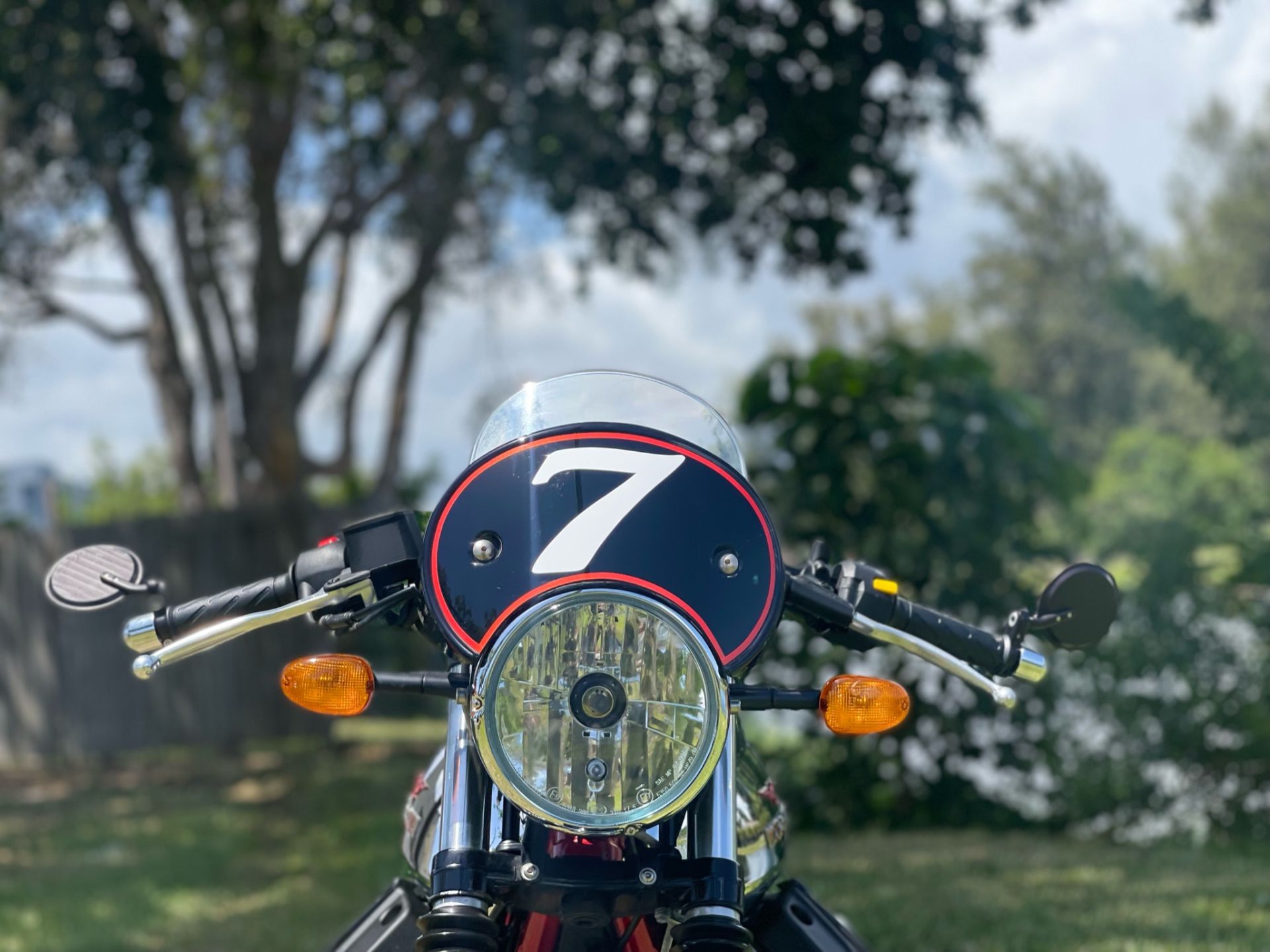 2013 Moto Guzzi V7 Racer in North Miami Beach, Florida - Photo 9