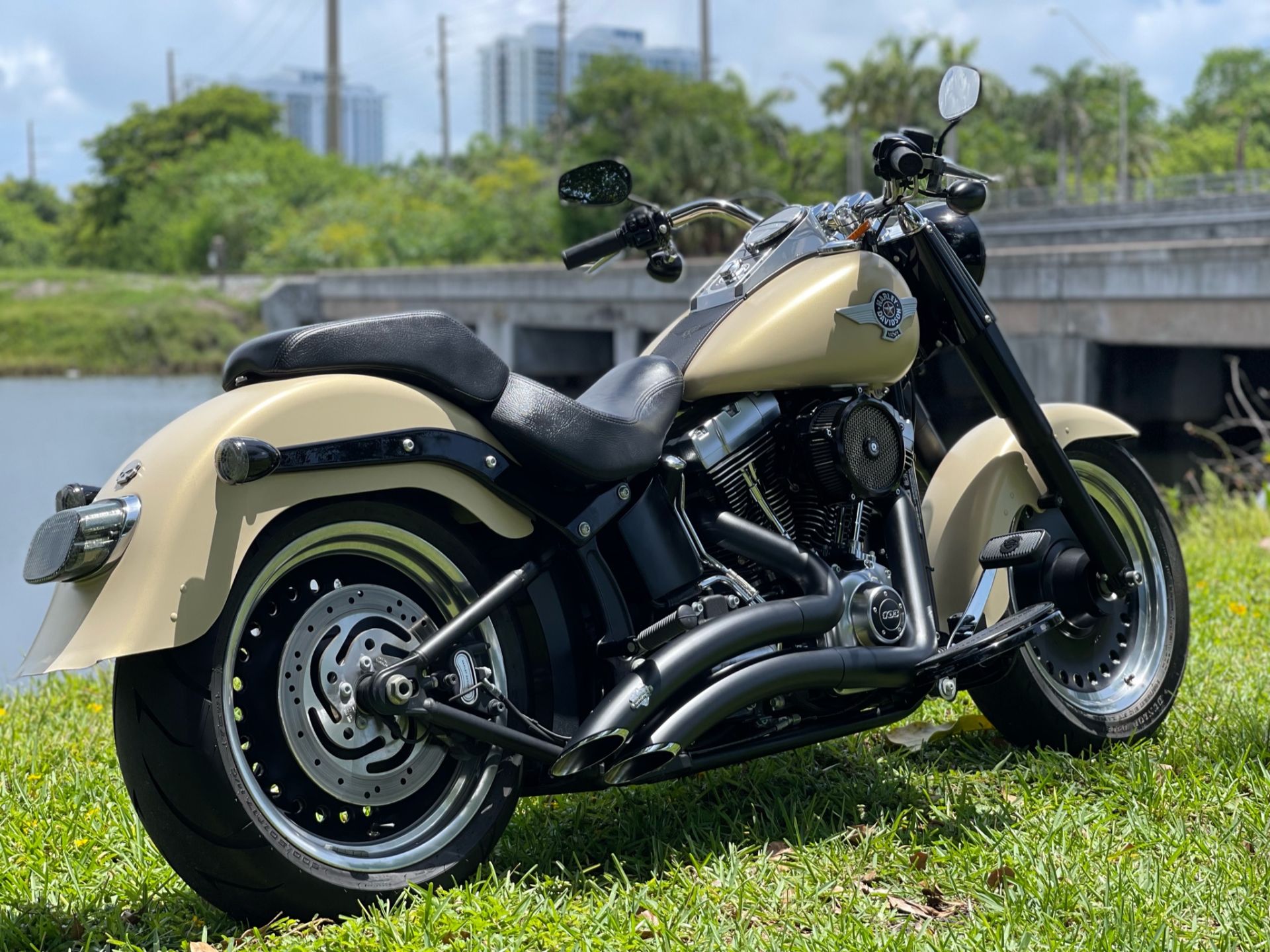 2015 Harley-Davidson Fat Boy® Lo in North Miami Beach, Florida - Photo 3