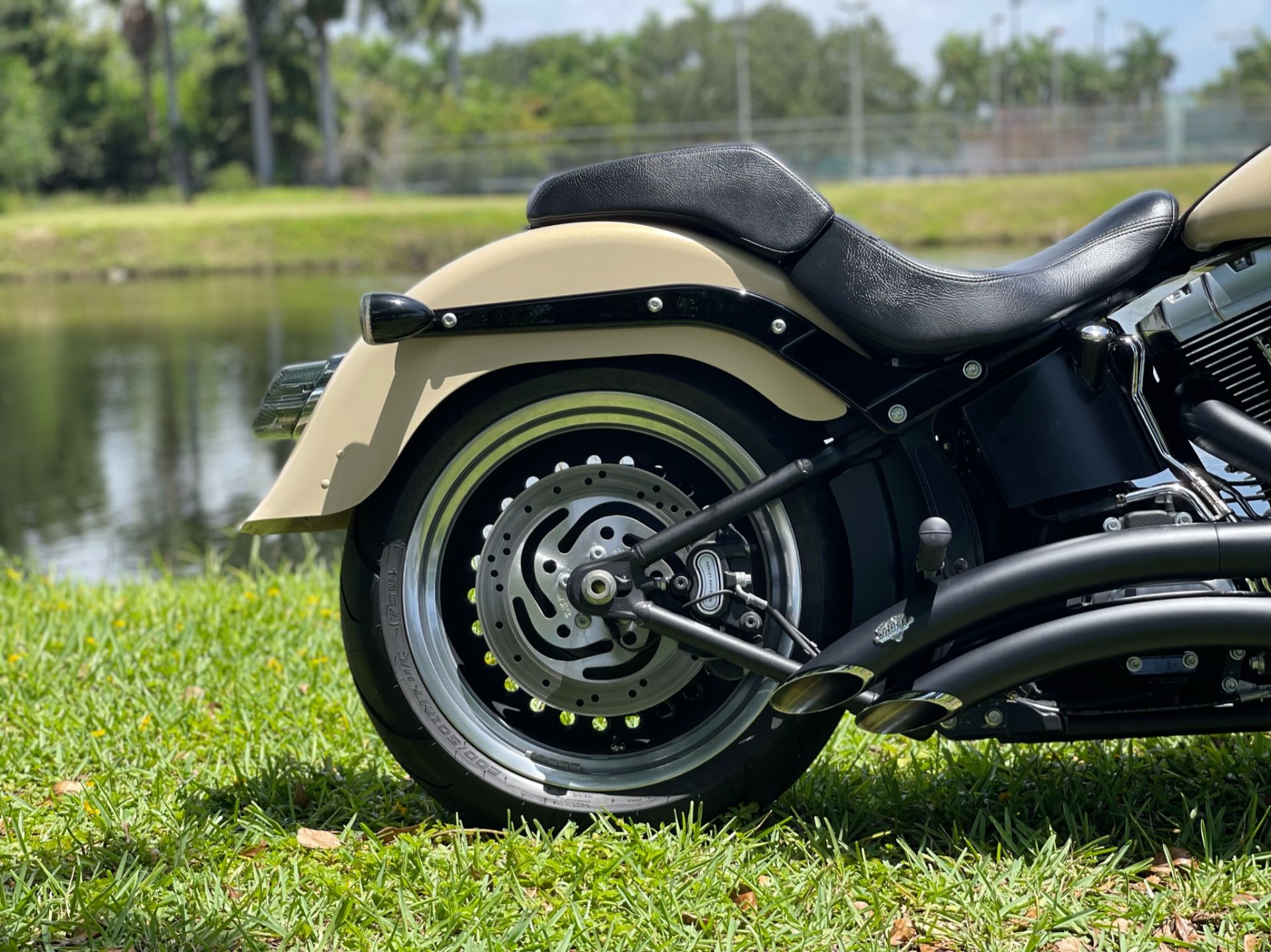 2015 Harley-Davidson Fat Boy® Lo in North Miami Beach, Florida - Photo 4