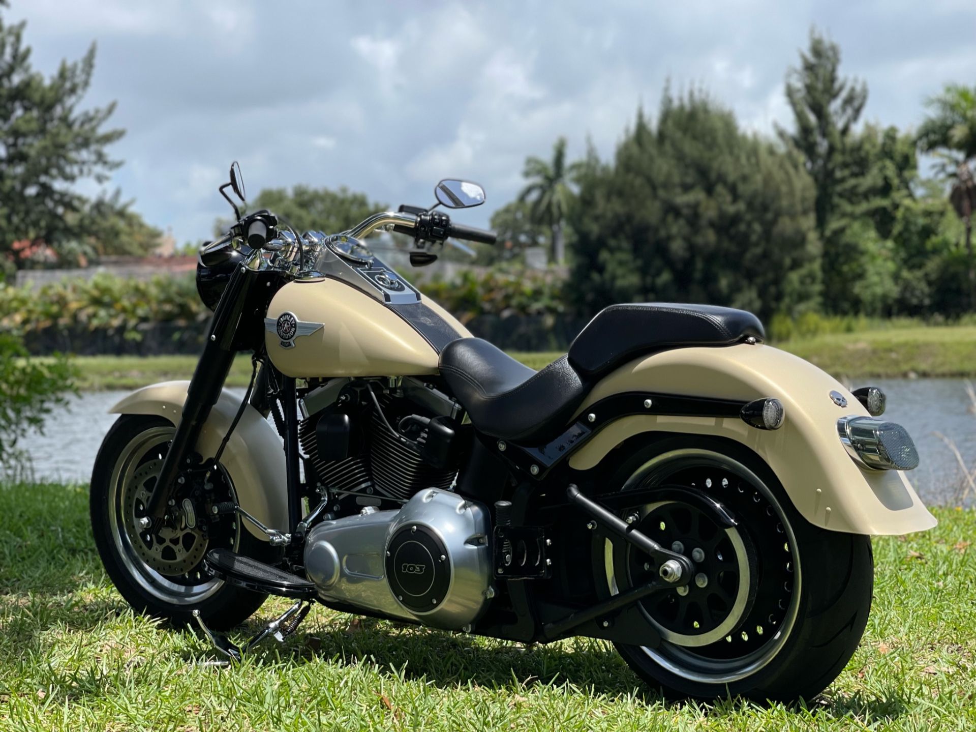 2015 Harley-Davidson Fat Boy® Lo in North Miami Beach, Florida - Photo 19