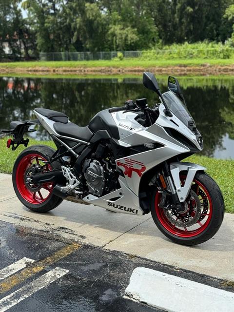 2024 Suzuki GSX-8R in North Miami Beach, Florida - Photo 2