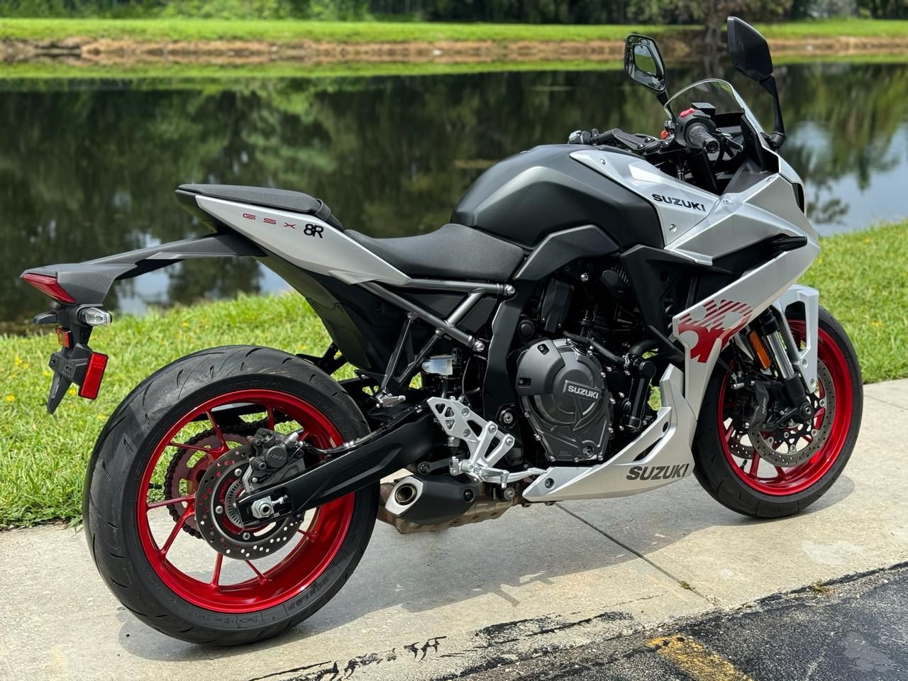 2024 Suzuki GSX-8R in North Miami Beach, Florida - Photo 3