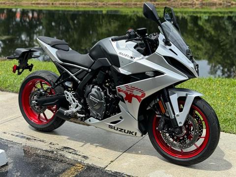 2024 Suzuki GSX-8R in North Miami Beach, Florida - Photo 4