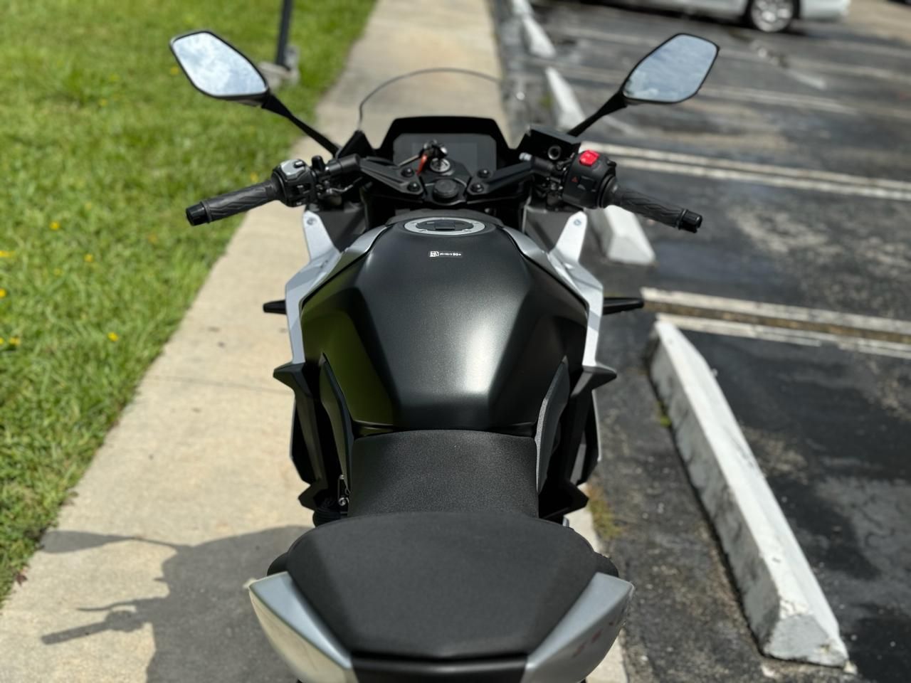 2024 Suzuki GSX-8R in North Miami Beach, Florida - Photo 11