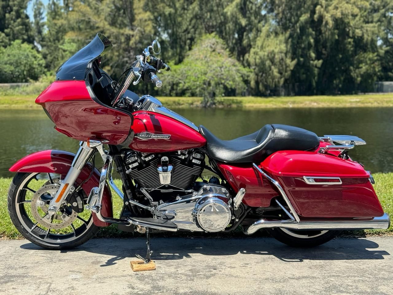2021 Harley-Davidson Road Glide® in North Miami Beach, Florida - Photo 15