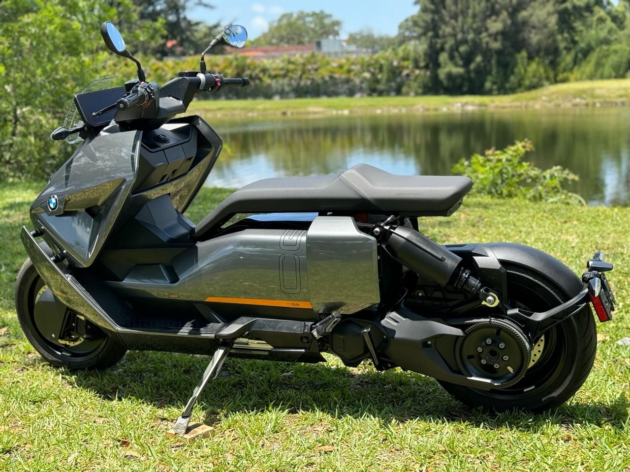 2022 BMW CE 04 in North Miami Beach, Florida - Photo 16