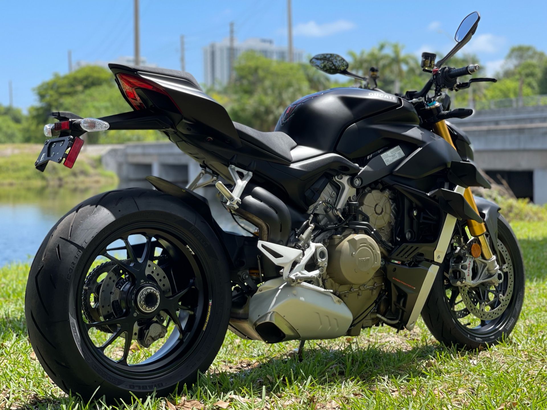 2021 Ducati Streetfighter V4 S in North Miami Beach, Florida - Photo 3