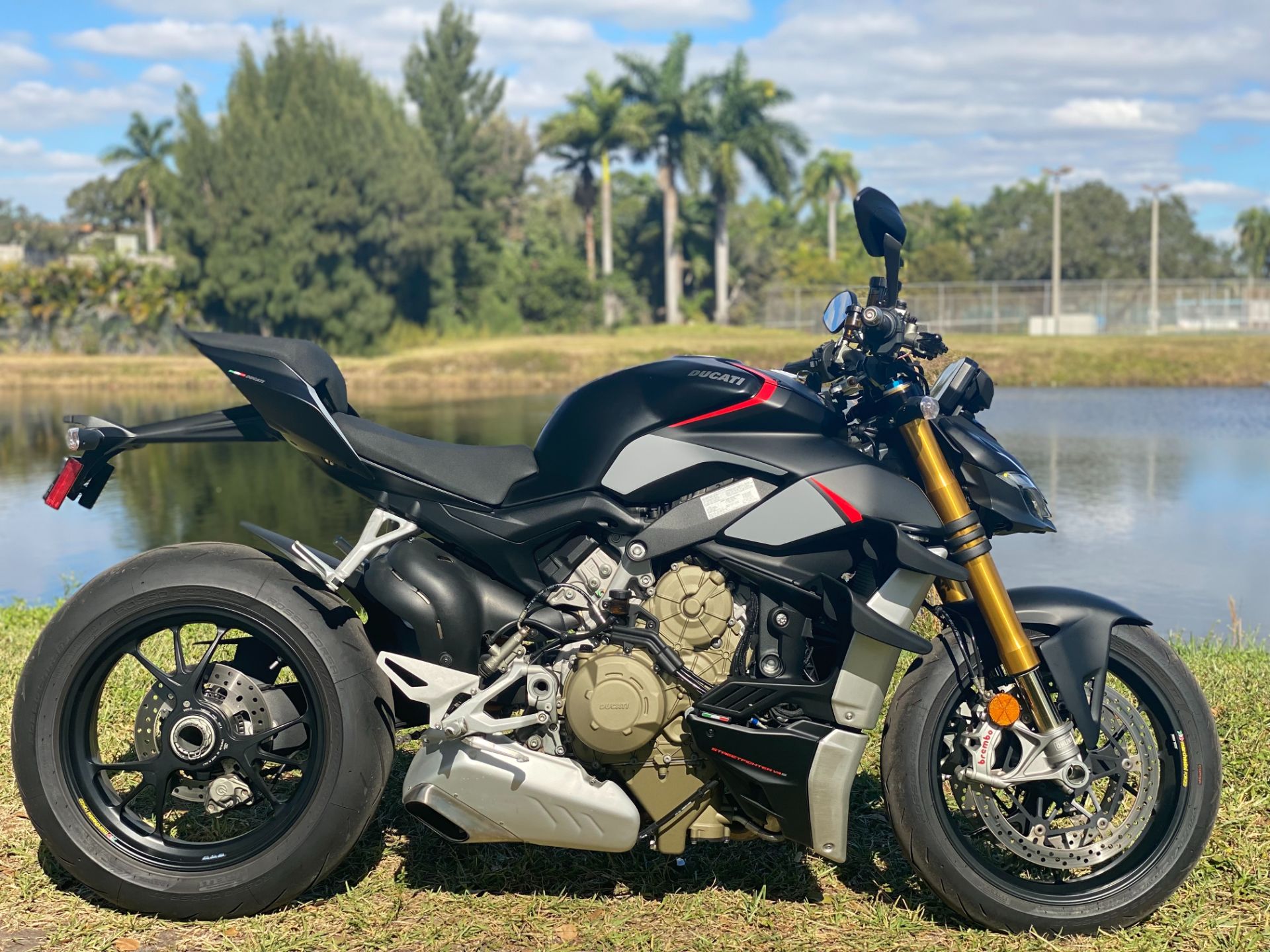 2021 Ducati Streetfighter V4 S in North Miami Beach, Florida - Photo 2