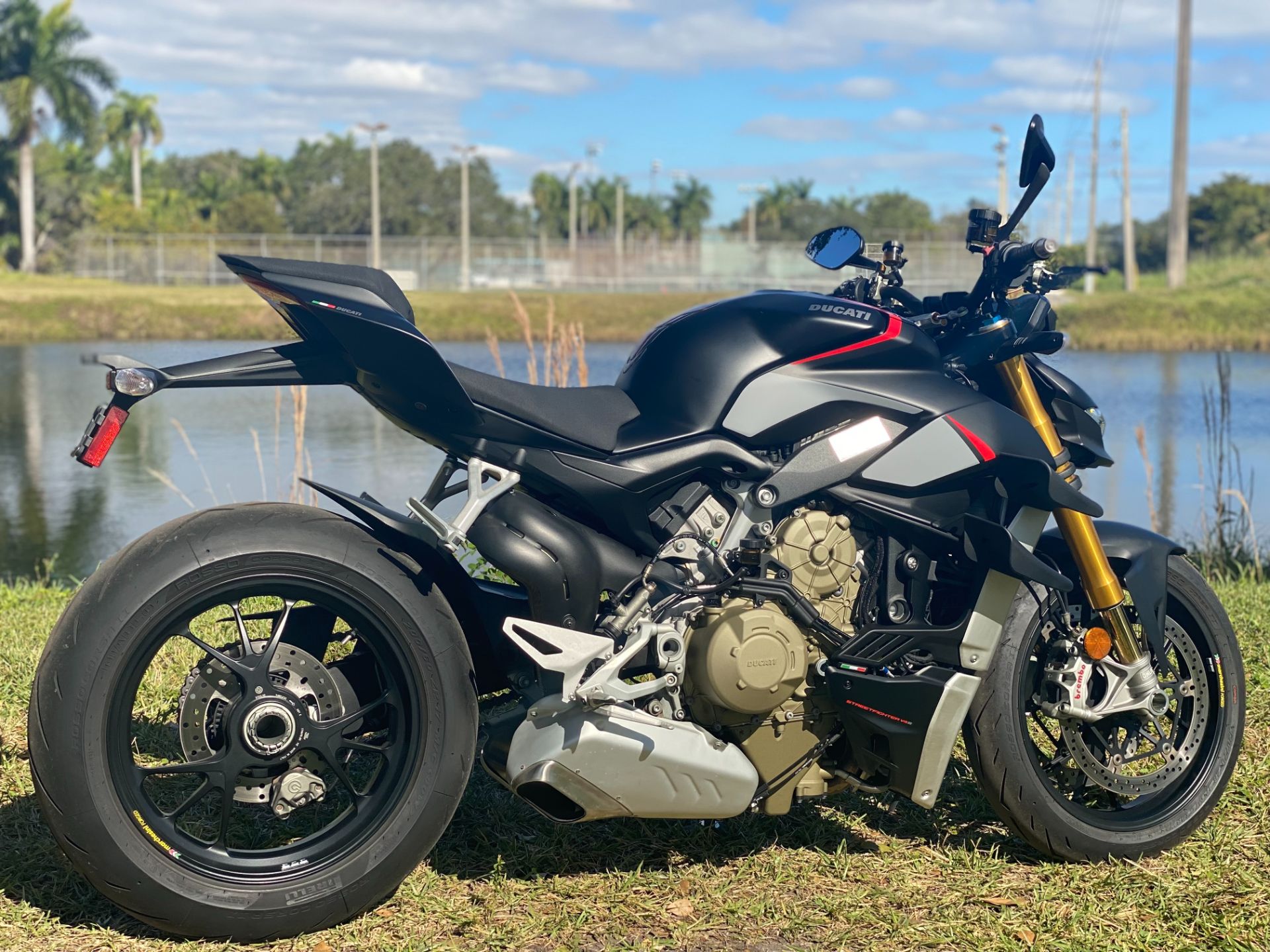 2021 Ducati Streetfighter V4 S in North Miami Beach, Florida - Photo 3