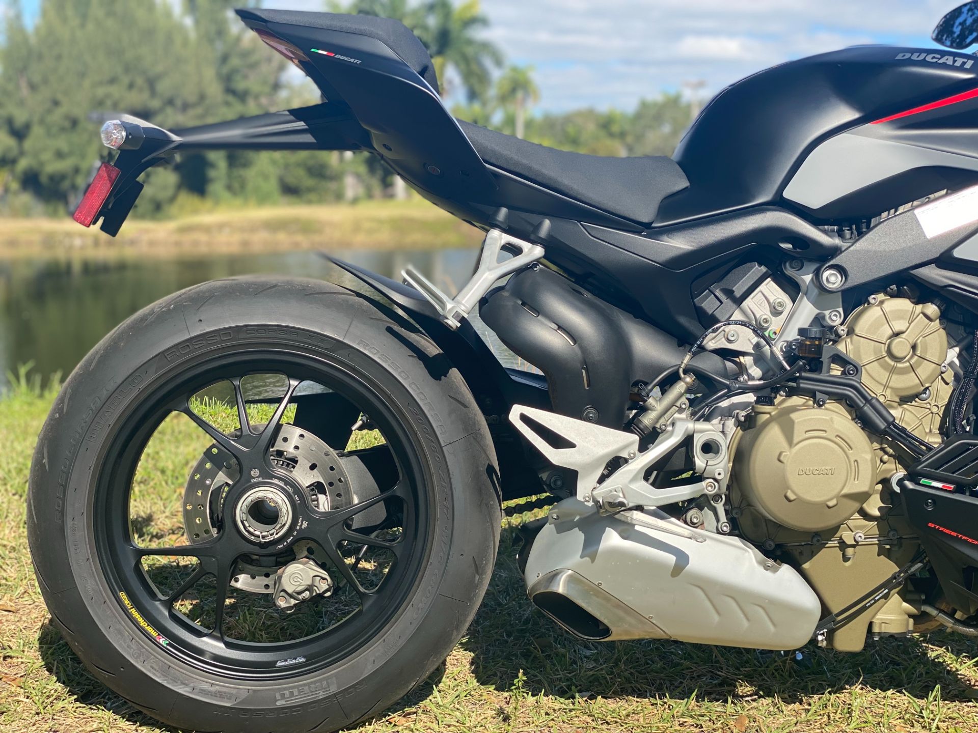 2021 Ducati Streetfighter V4 S in North Miami Beach, Florida - Photo 4