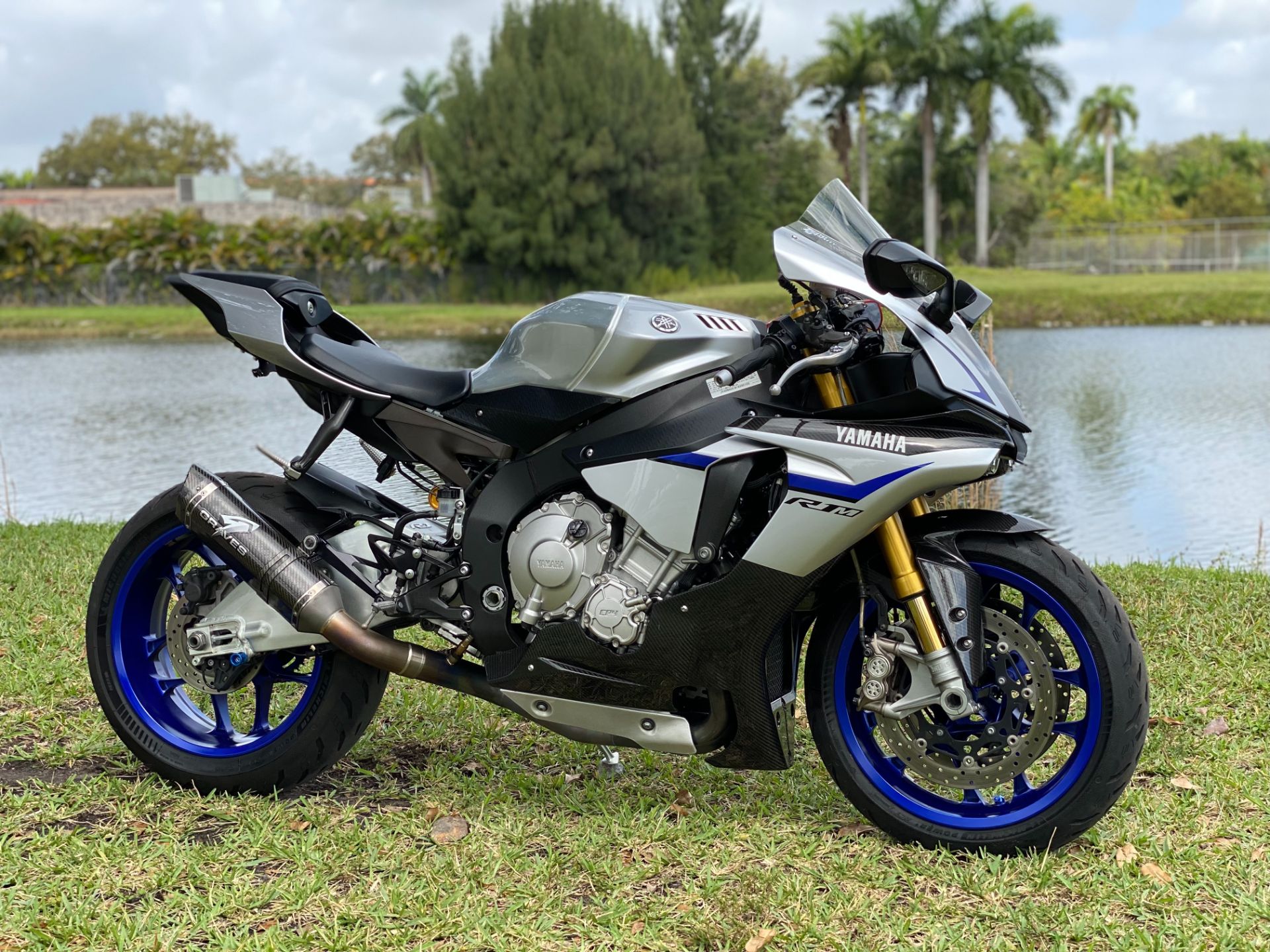 2015 Yamaha YZF-R1M in North Miami Beach, Florida - Photo 1