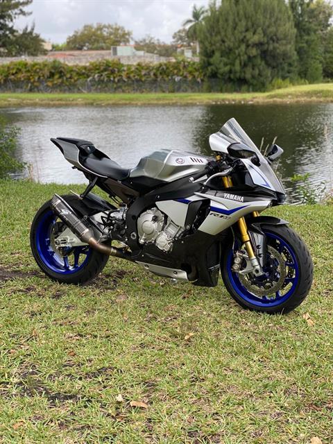 2015 Yamaha YZF-R1M in North Miami Beach, Florida - Photo 2