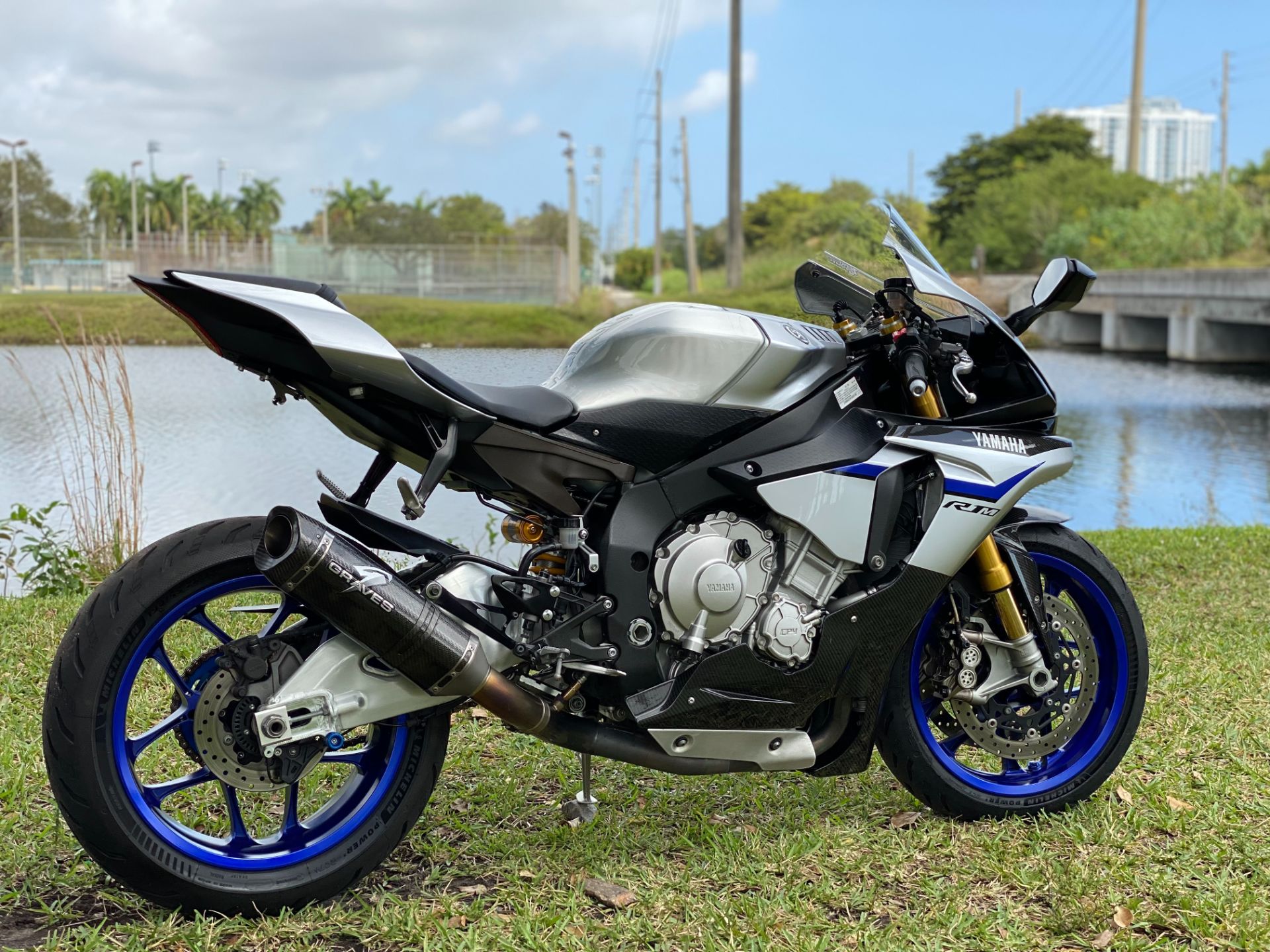 2015 Yamaha YZF-R1M in North Miami Beach, Florida - Photo 4
