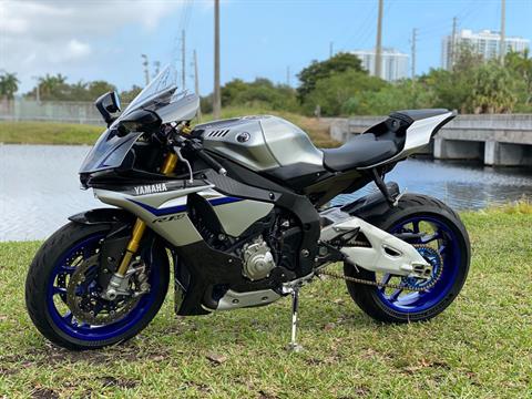2015 Yamaha YZF-R1M in North Miami Beach, Florida - Photo 17