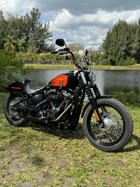 2021 Harley-Davidson Street Bob® 114 in North Miami Beach, Florida - Photo 2