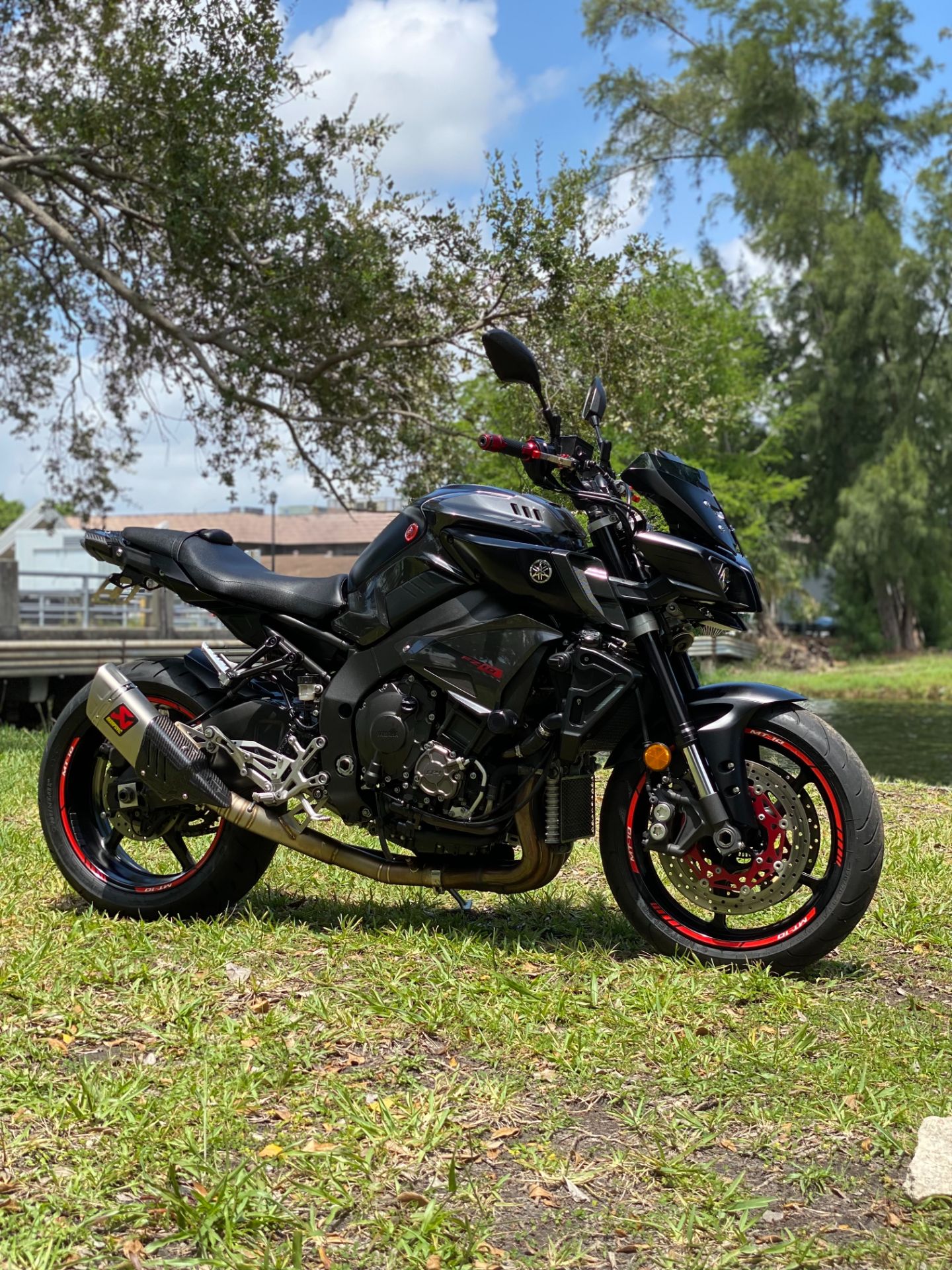 2017 Yamaha FZ-10 in North Miami Beach, Florida - Photo 2