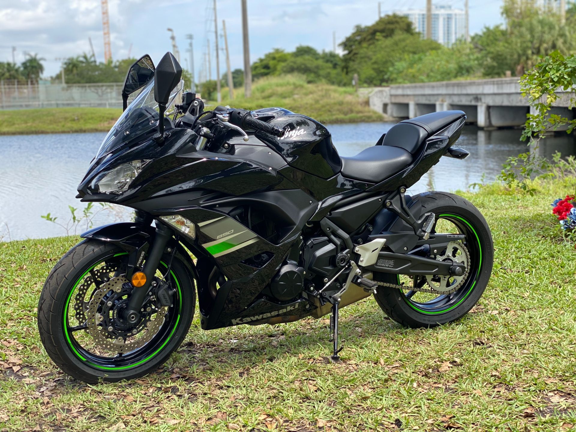 2019 Kawasaki Ninja 650 ABS in North Miami Beach, Florida - Photo 16