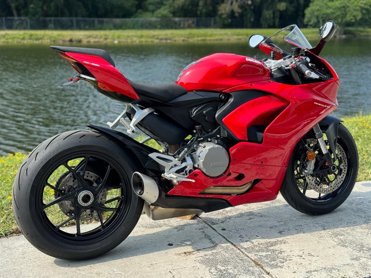 2022 Ducati Panigale V2 in North Miami Beach, Florida - Photo 4