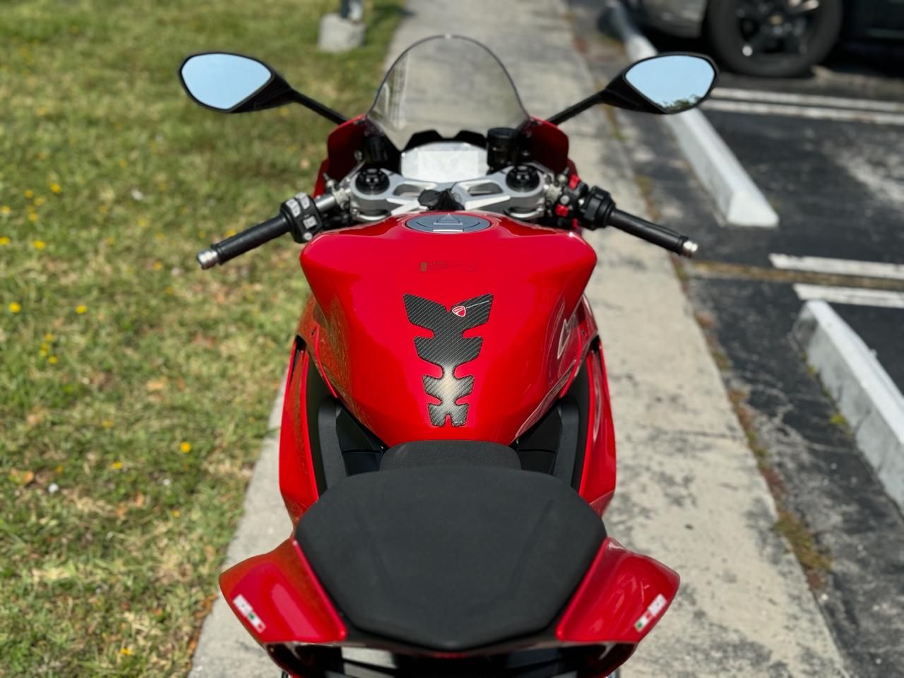 2022 Ducati Panigale V2 in North Miami Beach, Florida - Photo 11